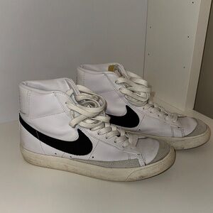 Nike White and Black Blazers Mid 77 Size 8.5